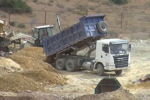 معسكر: مواطنو 28 بلدية يرمون 300 طن من النفايات يوميا