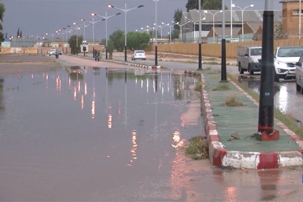الأغواط: الأمطار تغمر بيوتًا في المدينة وتفضح سوء الاستعداد لموسم الشتاء
