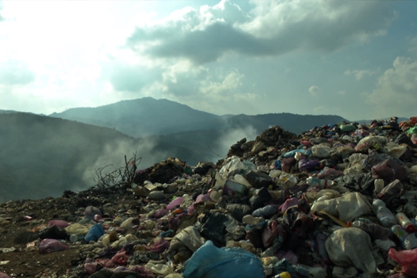 الجزائر “تردم” مليار دولار سنويا تحت النفايات