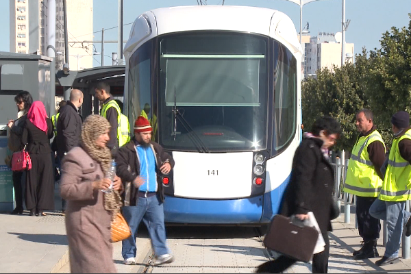 Les travailleurs du tramway d’Alger en grève illimitée