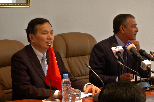 بوشوارب ووزير التجارة الصيني يوقعان إتفاقا إطارا بين البلدين لتعزيز القدرات الإنتاجية