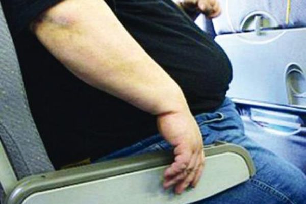 وزن المسافرين البدناء قبل ركوب الطائرة!