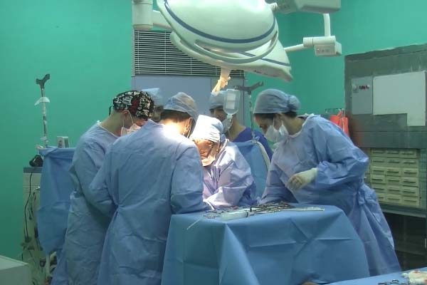 الجلفة: جراحون من العاصمة يجرون عمليات مستعصية لمرضى المدينة