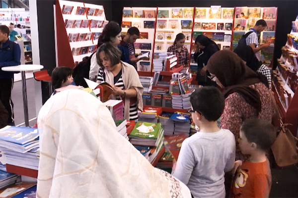 سعر الكتاب في الجزائر.. “الثقافة لم تجد عنوانهاأمام القدرة الشرائية للمواطن