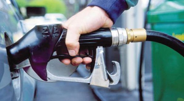 قانون المالية 2017 يلقي بظلاله ويفرض زيادات في أسعار البنزين والمازوت!