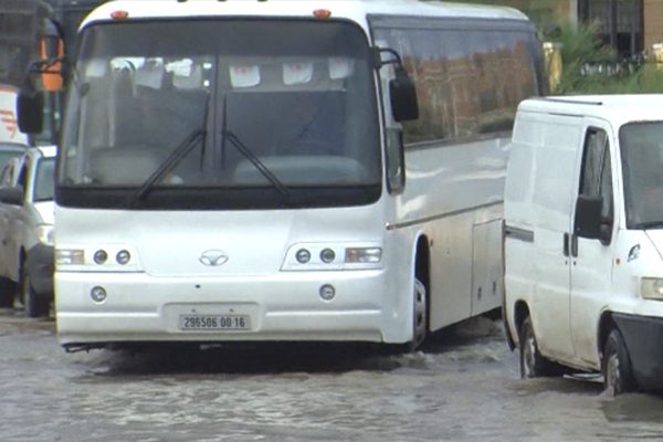 العاصمة: سكان حي باتيس ببوشاوي البحري يغرقون في الأمطار
