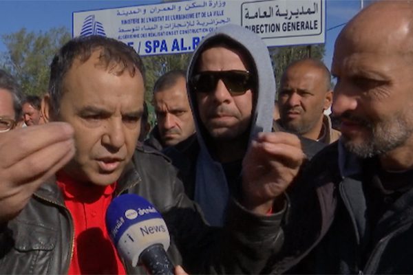 العاصمة: عمال الجزائرية للإنجازات والبناء “آلراك” يطالبون بأجورهم