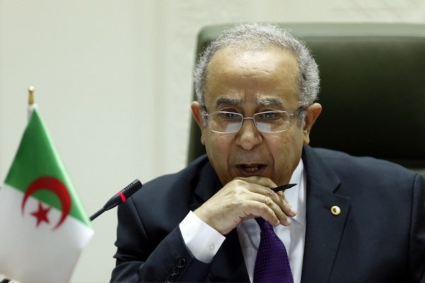 لعمامرة يستقبل السفير المغربي الجديد بالجزائر