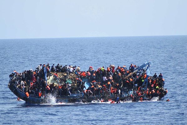 خفر السواحل الإيطالي ينقذ 550 مهاجراً في المتوسط