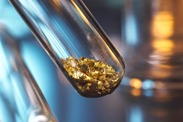 باحث سعودي يؤكد إمكانية علاج السرطان بالذهب!