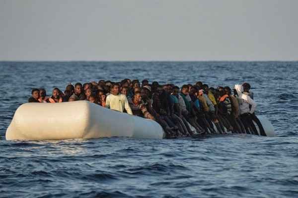 غرق 365 مهاجرا غير شرعي في البحر الأبيض المتوسط