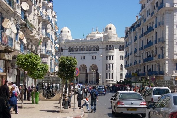 جزائريون يغيّرون ألقابهم “المشينة”!