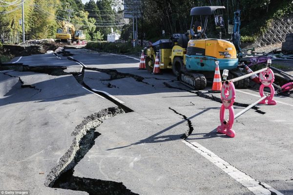 زلزال عنيف يضرب اليابان وتحذيرات من تسونامي