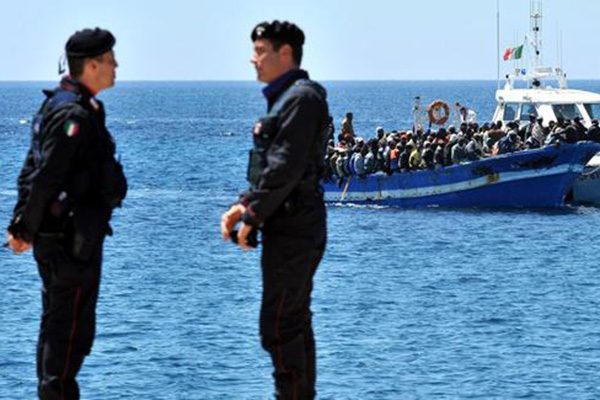 خفر السواحل الايطالي ينقذ 650 “حراقًا”