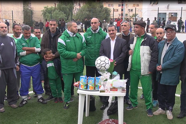 أنصار جمعية وهران يكرمون اللاعب والمدرب السابق عبد الله مشري