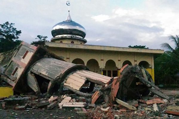 بالفيديو..زلزال عنيف يضرب جزيرة سومطرة بإندونيسيا