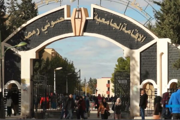المسيلة: طلبة جامعة محمد بوضياف يطالبون برحيل مدير الخدمات الجامعية