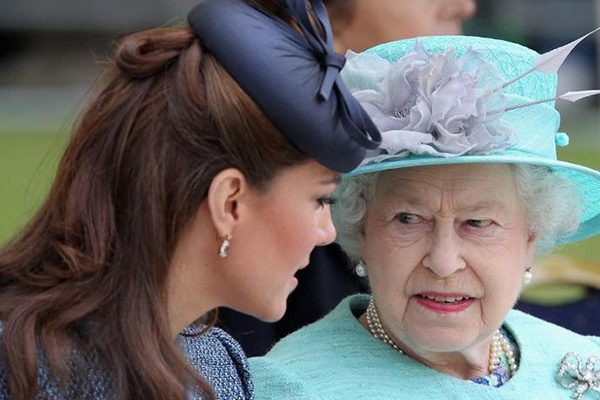 الملكة اليزابيث تتخلى عن رعاية عدد من الجمعيات الخيرية