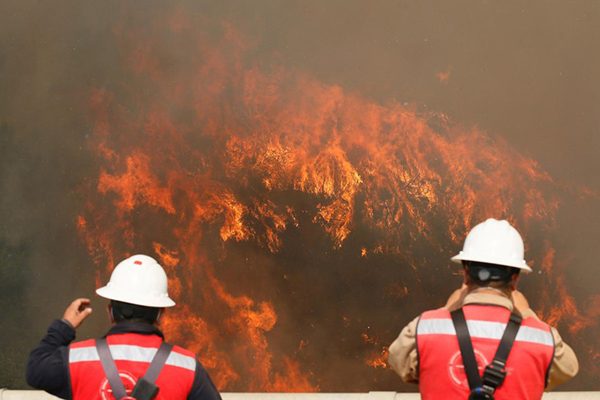 إجلاء 400 شخص في مدينة فالباريسو التشيلية بسبب حريق