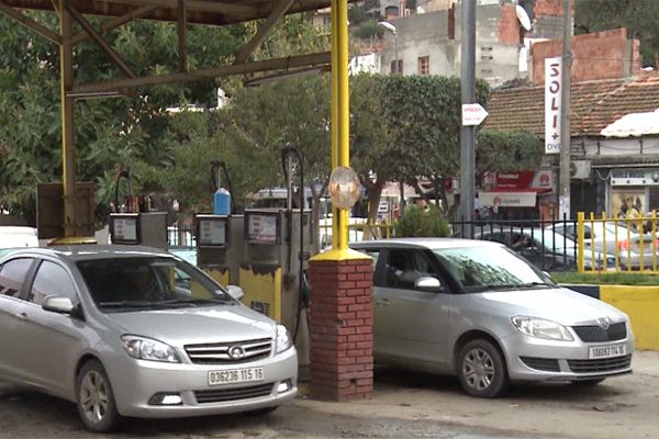 Hausse du carburant : la colère des chauffeurs de taxis