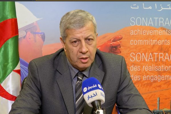 سوناطراك والشركات النفطية الاجنبية في الجزائر يشرعون في خفض انتاج النفط ب50 ألف برميل